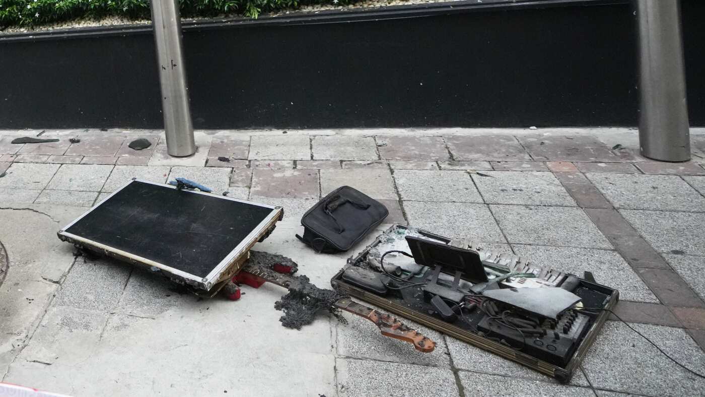 Band yang bermain ketika sebuah bar di Bangkok terbakar berduka atas kematian anggotanya di antara 33 orang
 | beritakitanih