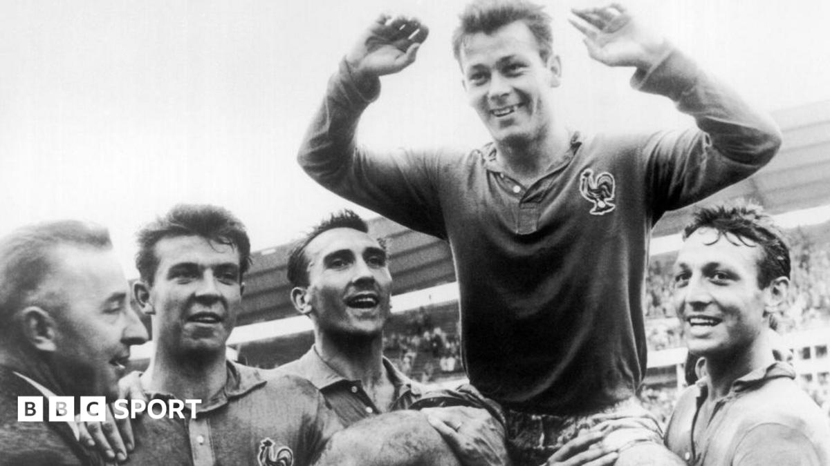 Borrowed shoes, no Golden Boot - the story of the World Cup's greatest scorer
 | beritakitanih