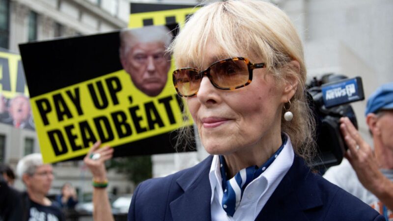 E. Jean Carroll menerima $5,6 juta dari Trump dalam kasus pelecehan seksual dan pencemaran nama baik
 | beritakitanih