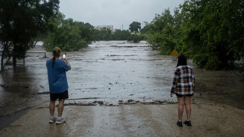 Hujan Tanpa Henti Menyebabkan Banjir Meluas di Texas Tengah
 | beritakitanih