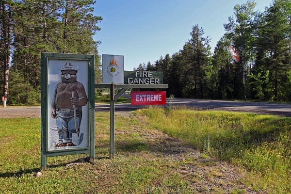 Kebakaran di sepanjang perbatasan AS-Kanada menimbulkan kekhawatiran di dekat ujung Gunflint Trail
 | beritakitanih