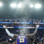 LeBron James dijadwalkan untuk berbicara pada hari Kamis di Fanatics Fest di NYC, sementara NBA menunggu untuk mendengar rencananya
 | beritakitanih