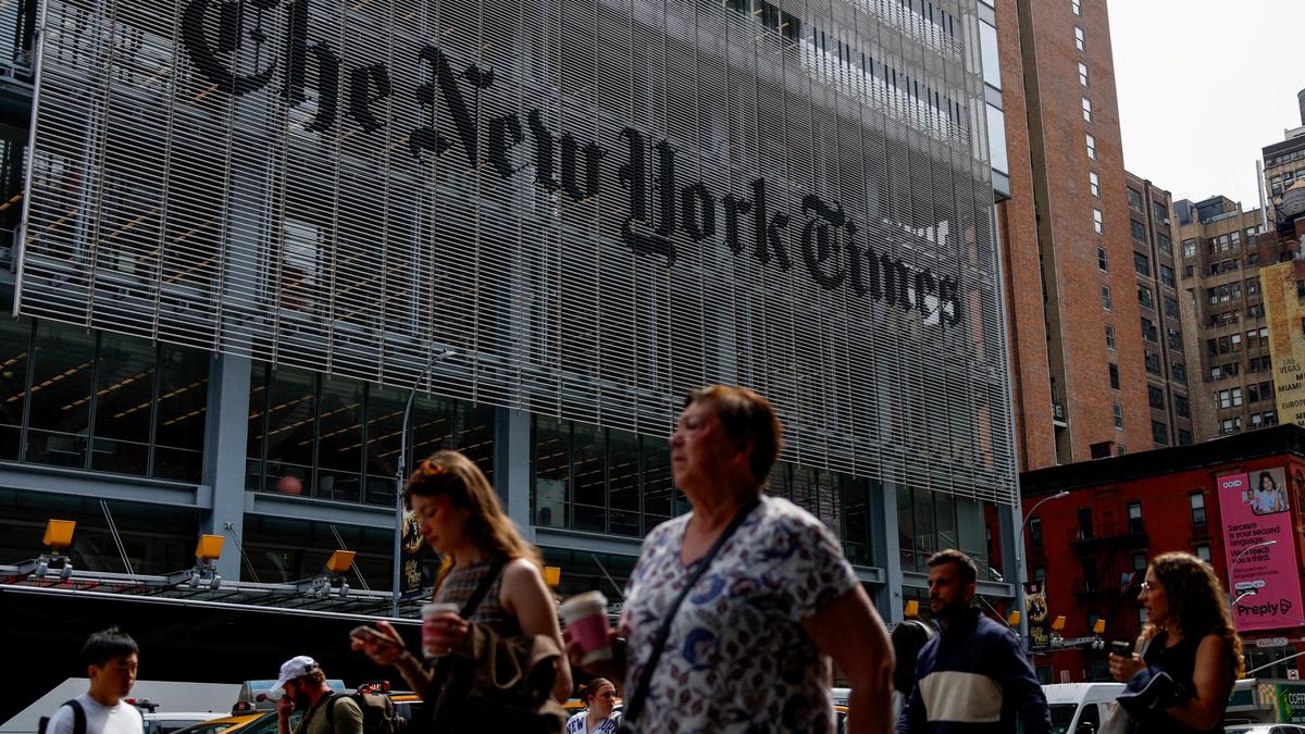 New York Times mengajukan mosi untuk membatalkan panggilan pengadilan yang diberikan kepada jurnalis atas liputan Air Force One
 | beritakitanih