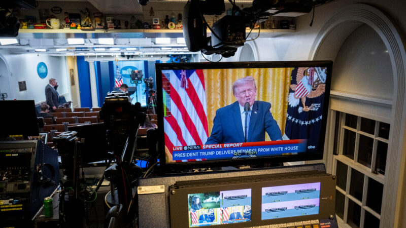 Obsesi Trump yang Membebani Demokrasi
 | beritakitanih