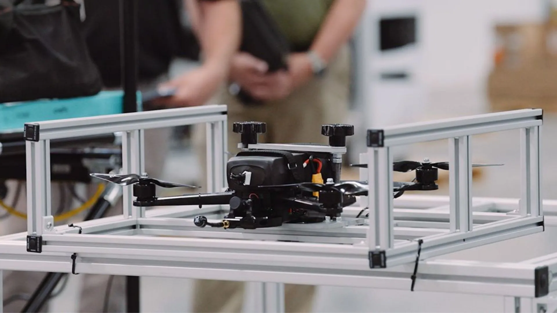 Paket baterai drone buatan AS diluncurkan untuk platform UAV taktis, peralatan pertahanan
 | beritakitanih