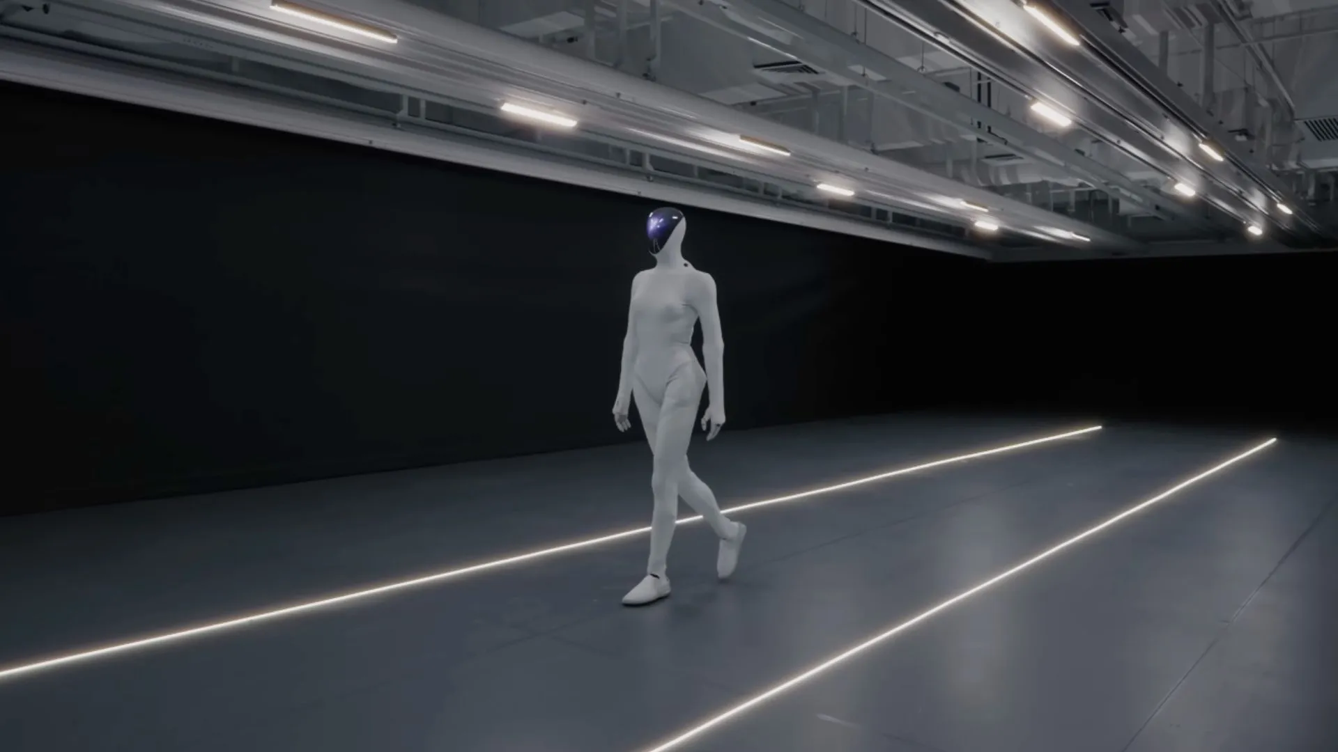 Produsen kendaraan listrik Tiongkok menargetkan 1.000 robot humanoid besi setiap bulan menjelang peluncuran global pada tahun 2027
 | beritakitanih