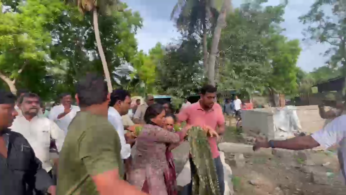 Putri Mudragada Padmanabham enggan memberikan penghormatan terakhir; Sebutkan penghargaan untuk upacara terakhir
 | beritakitanih