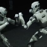 Robot humanoid mendaratkan tendangan setinggi kepala selama pertarungan 'gaya bebas pertama di dunia' di Tiongkok
 | beritakitanih