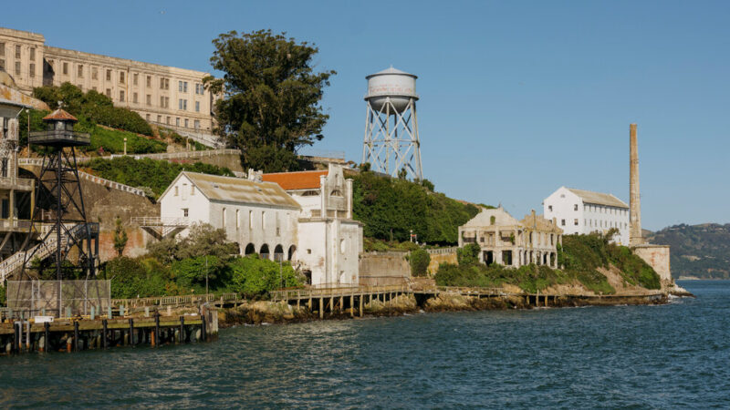 Satu Mati dan Dua Hilang di Teluk San Francisco Setelah Kapal Terbalik Dekat Alcatraz
 | beritakitanih