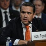 Senator Partai Republik Thom Tillis Menuntut Todd Blanche Bertemu dengan Korban Epstein
 | beritakitanih