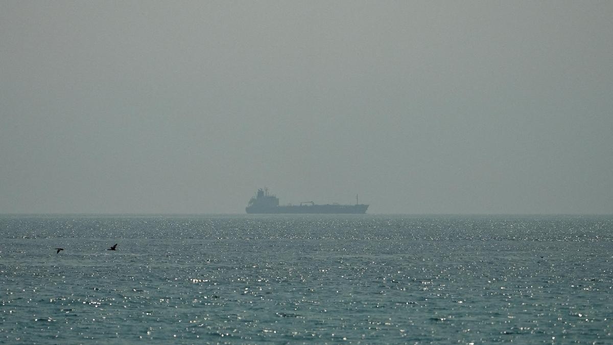 Seorang pelaut India tewas, enam terluka ketika rudal Iran menyerang kapal tanker minyak di Selat Hormuz
 | beritakitanih